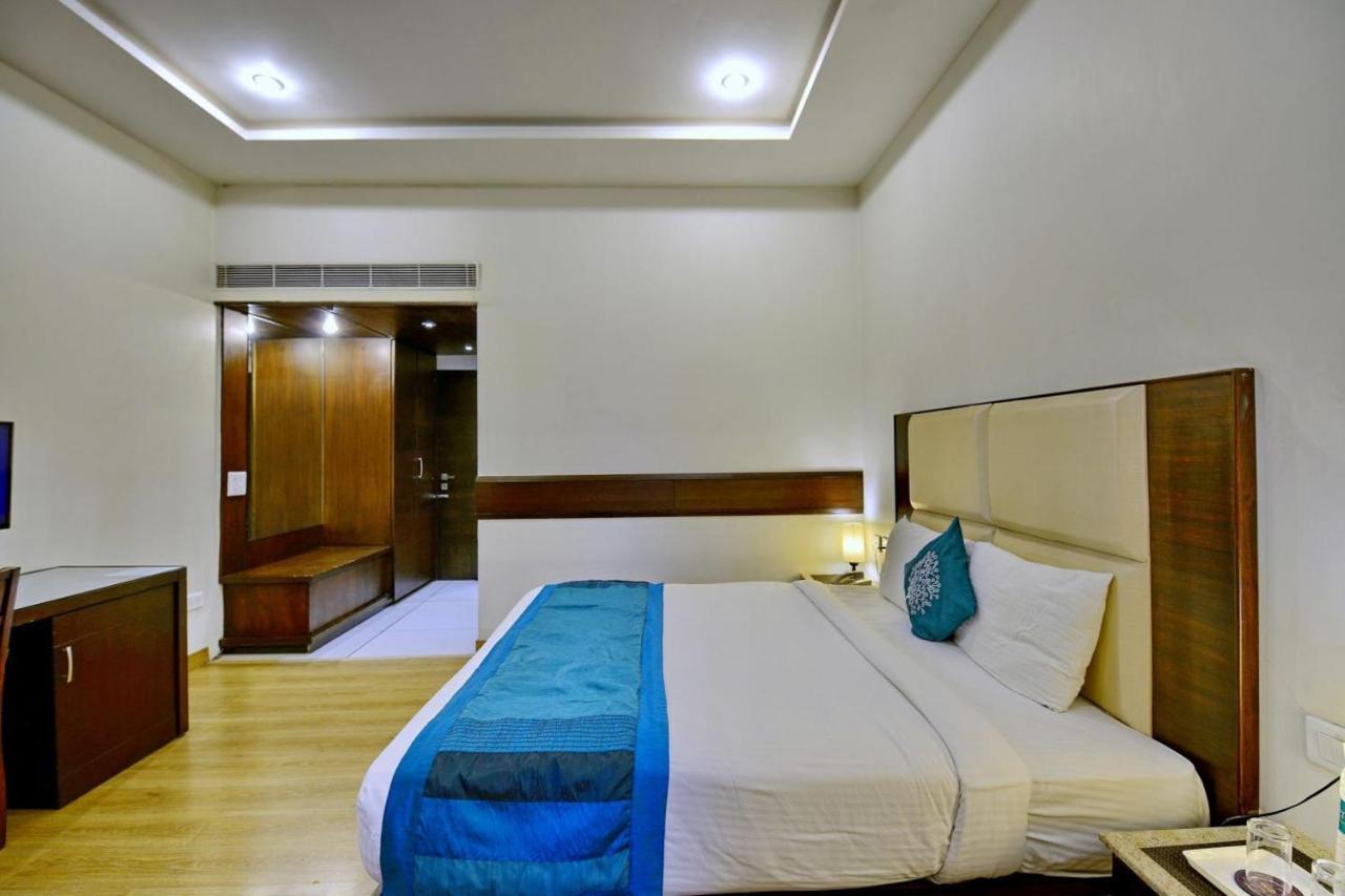 Vivo Hotels Jalandhar Bagian luar foto